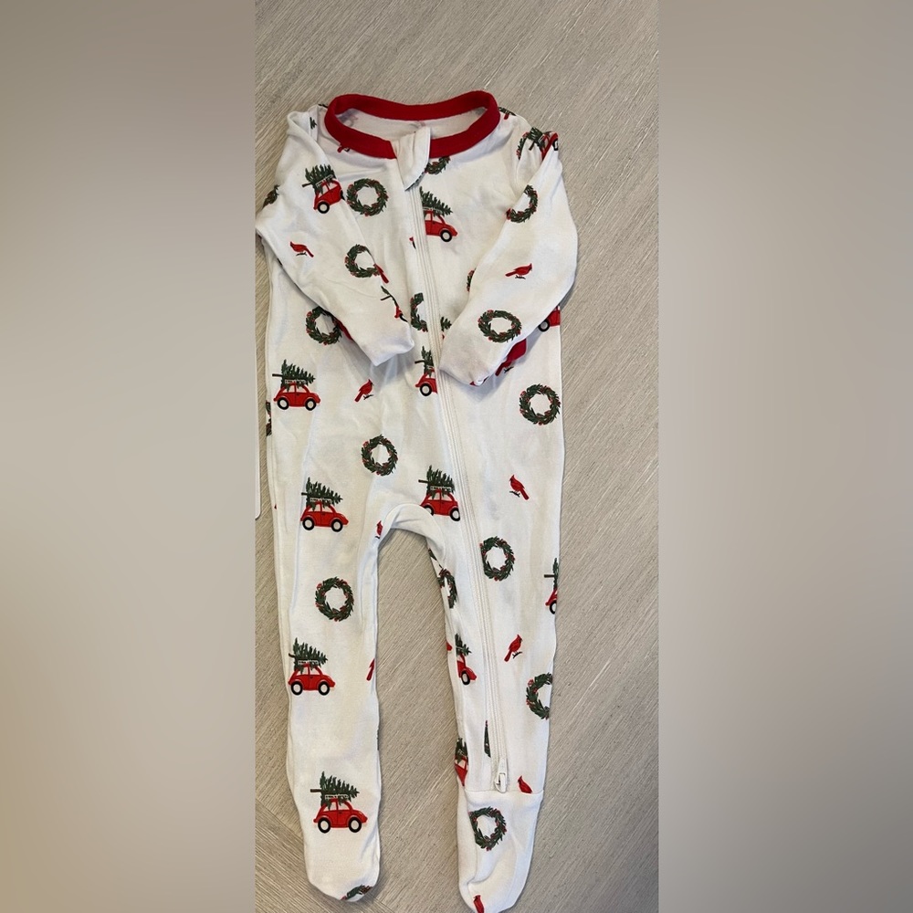 Kyte baby wreath zippered footie. VGUC